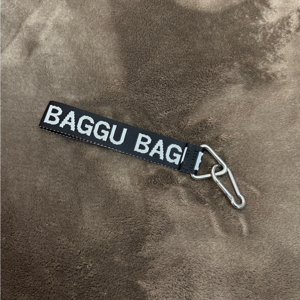 BAGGU Black and White Logo Key Strap with Silver Hardware